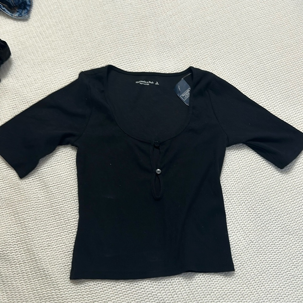 Abercrombie keyhole button top